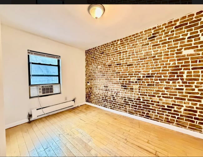 Photo - E.3rd E3rd St Unidad 2