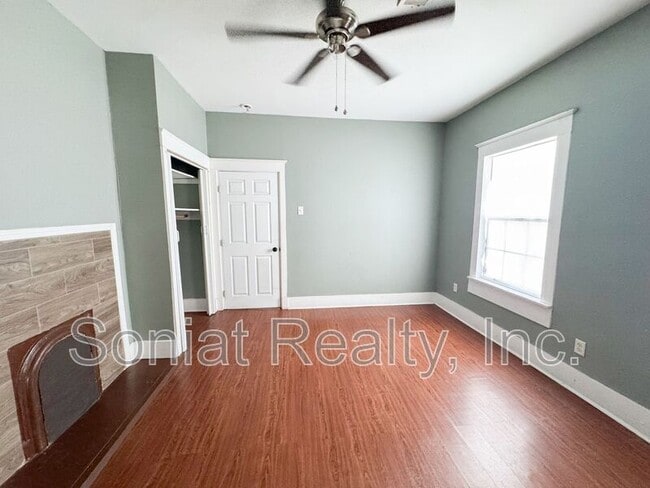 Photo - 2626 Jasmine St