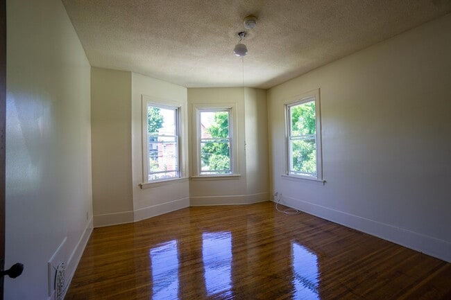 Photo - 126 Harvard Pl