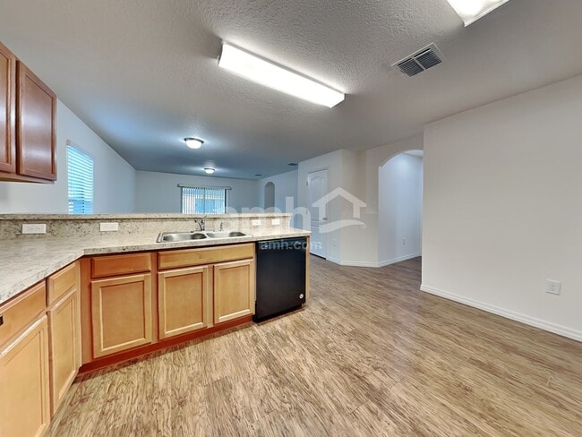 Photo - 906 Wynnmere Walk