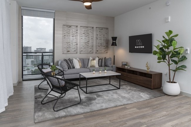 Photo - Maizon Brickell