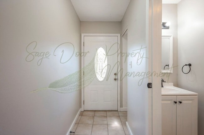 Photo - CHARMING TOWNHOME IN LEES SUMMIT!!