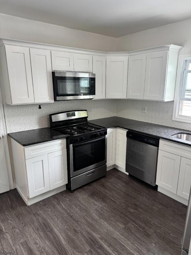 Photo - 26 E 19th St