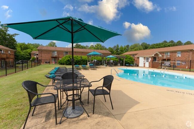 Pool - Willow Creek Apartments