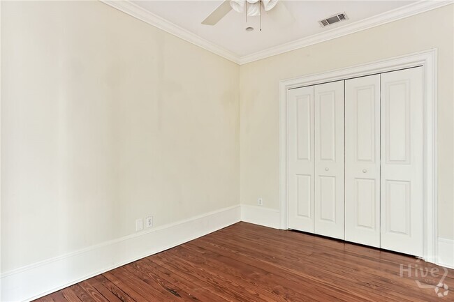 Building Photo - 9 W York St Rental