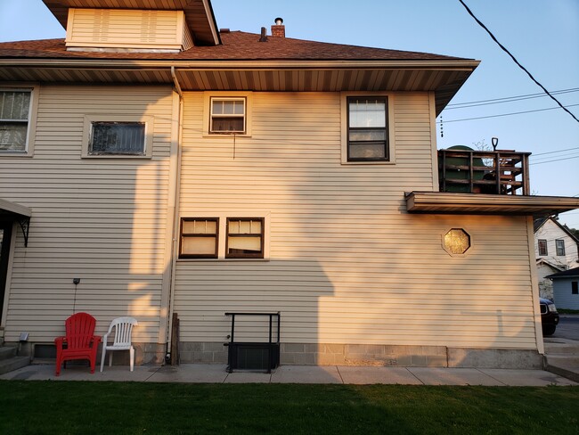 315 E Walnut St Unit 2