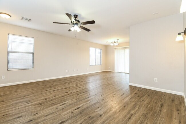 Photo - 2638 E Valencia Dr