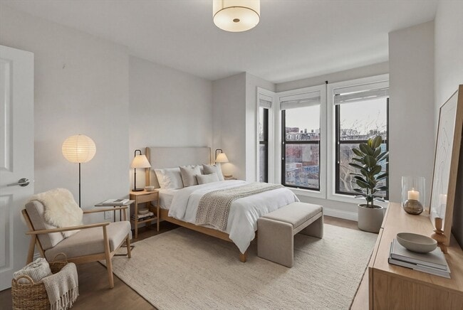 Building Photo - 135 Havre St Unit 3