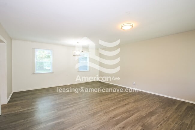 Photo - 1126 Alfred St NE