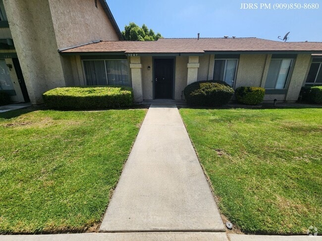 Building Photo - Riverside 4 bedroom Home