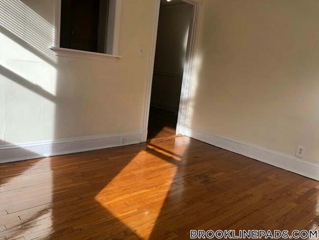 Photo - 364 Riverway Unidad 12