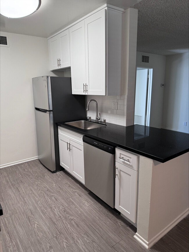 Photo - Vista Real Apartments