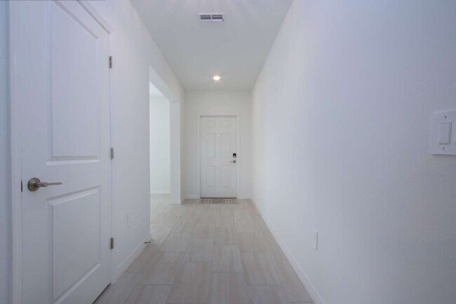 Photo - Lakeside Luxury in Parrish - 5 Bedroom BRA...
