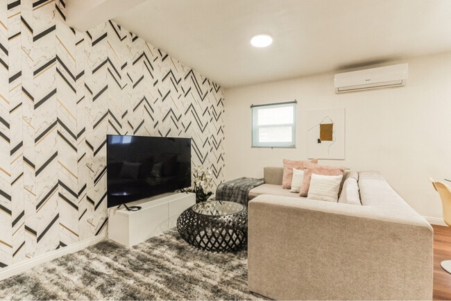 Photo - 1519 W 37th Pl