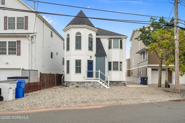 Photo - 28 Harborside Dr E