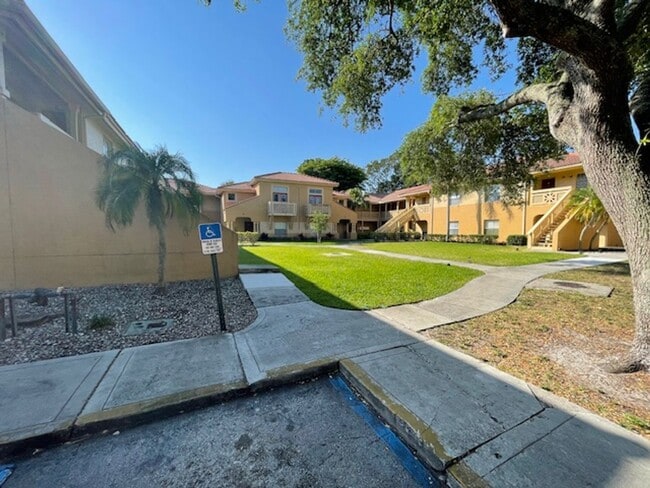 Photo - Palm Lakes Condo