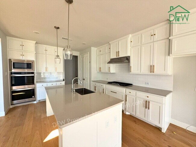 4BR/3BA, 3,220 Sq Ft - Island Kitchen, Large Fenced Yard, Covered Patio