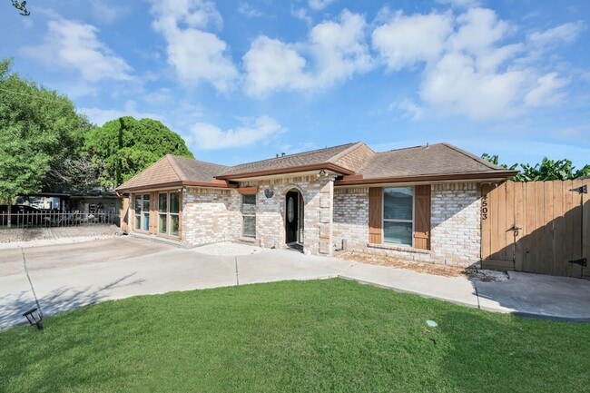 4503 Hollybrook Ln