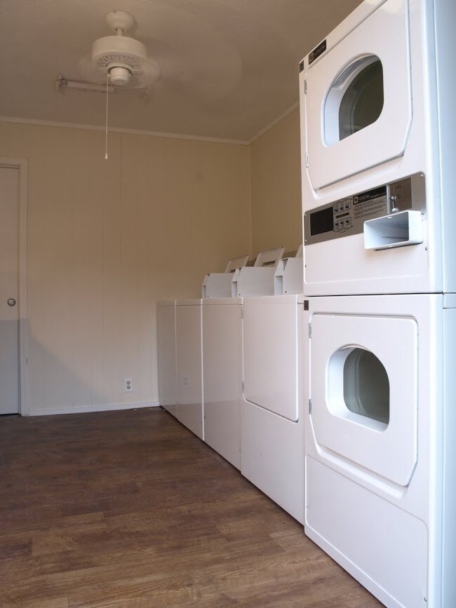 Laundry Facilities - Hidden Oak Apartments