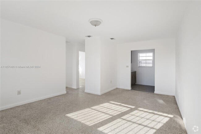 Building Photo - 1251 NW 59th St Unit 3 Rental