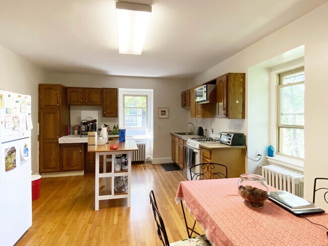 Kitchen - 4603 Springfield Ave Unit 3