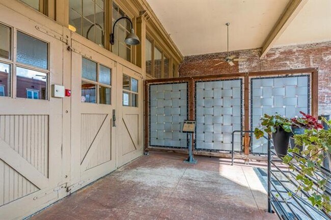 413 S Main St Unit 205