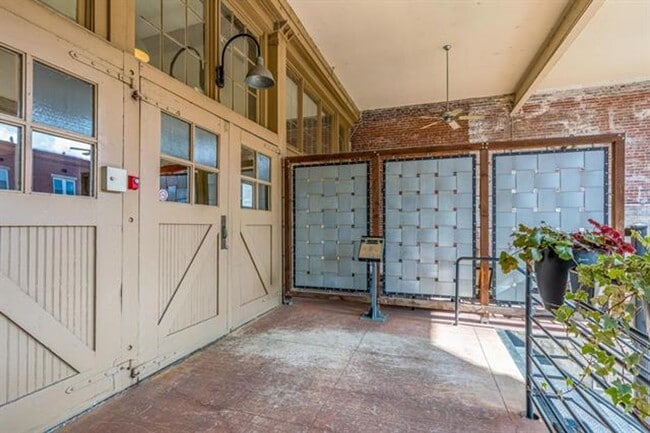 Photo - 1/2 OFf FIRST Full MONTH!! Amazing studio in the William Farrington Buildiing. UTILITIES INCLUDE... Unidad 205