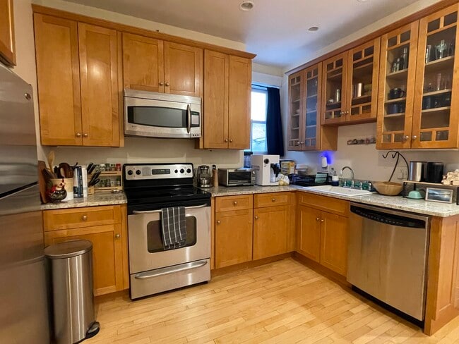 Building Photo - 10 Arlington St Unit 4