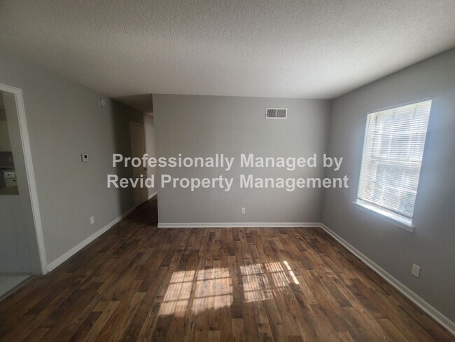 Photo - Newly Renovated 3 Bedroom Home!