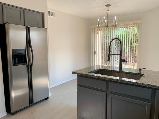 Photo - Lovely 3 Bedroom, 2 Bath In The NW!