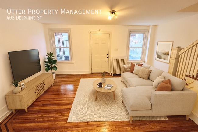 Building Photo - 402 Delphine St