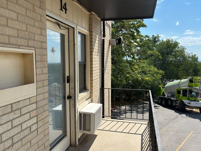 Building Photo - 599 Darwin St Unit 14