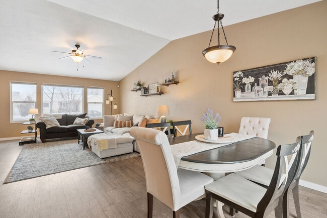 Photo - 18 Carnegie Dr