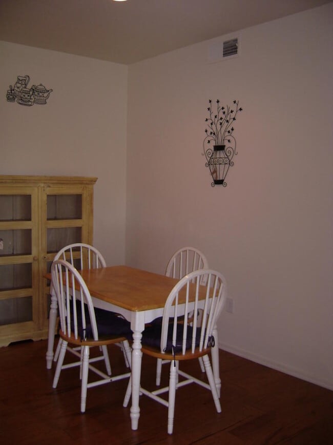 Photo - 1 BD 1 BA in Brick Commons