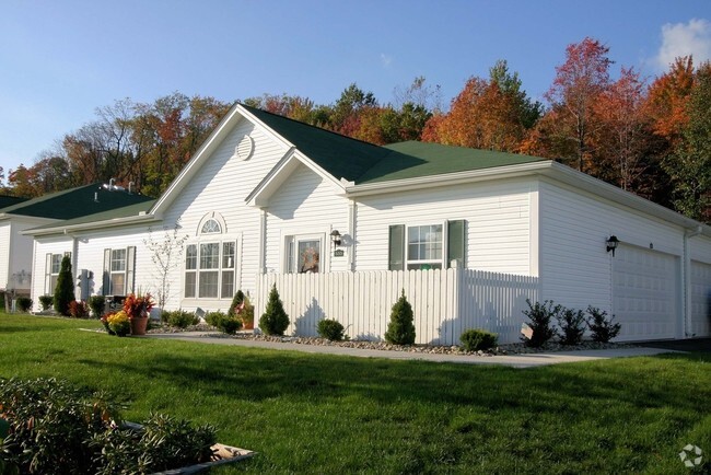 Building Photo - Freedom Crossing Apartments