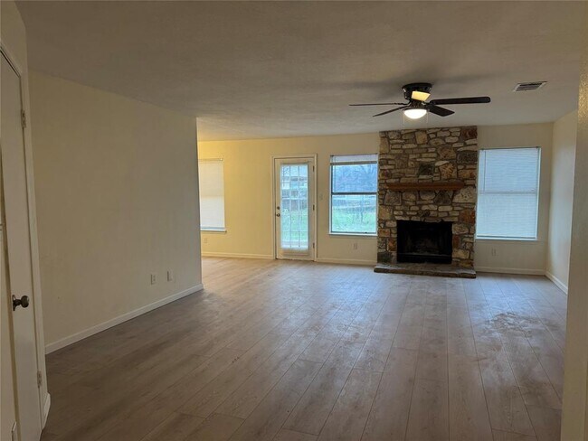Photo - 1514 Clearview Loop