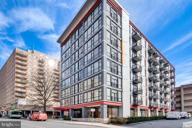 Building Photo - 1320 Fenwick Ln Unit 304