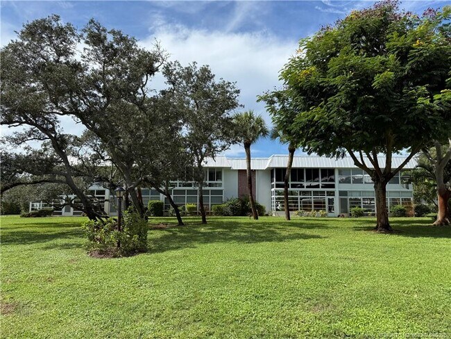 Building Photo - 2929 SE Ocean Blvd Unit 8