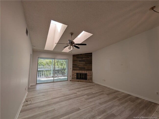 Photo - 8291 SE Croft Cir Unidad M8