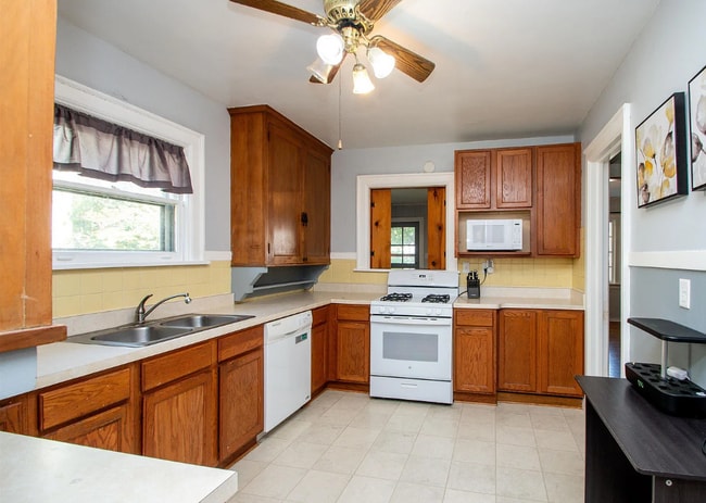 Photo - 1515 W Callender Ave