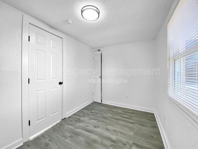 Photo - 4802 Locust Ave
