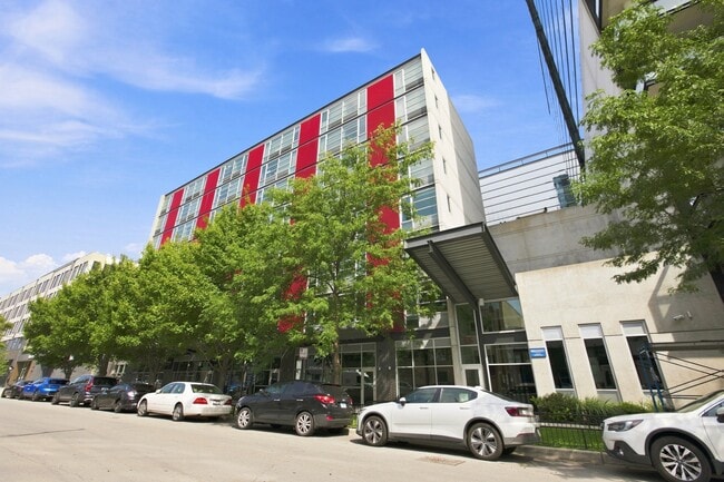 Building Photo - 1515 N Fremont St Unit 205