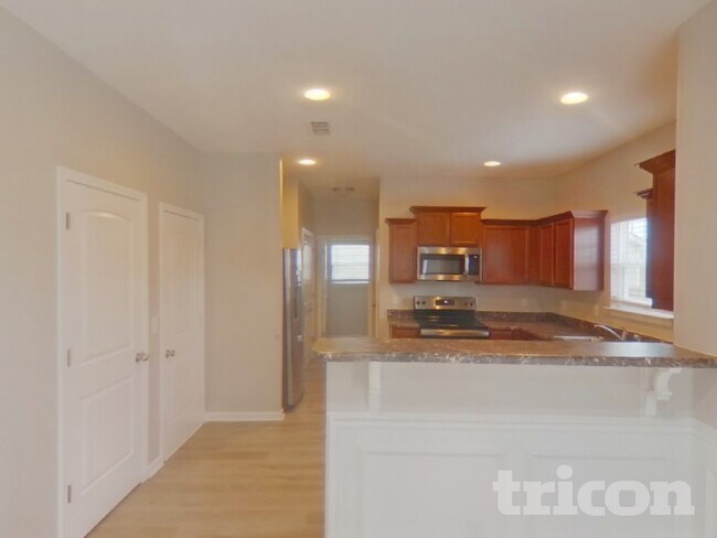 Photo - 1107 Selous Dr