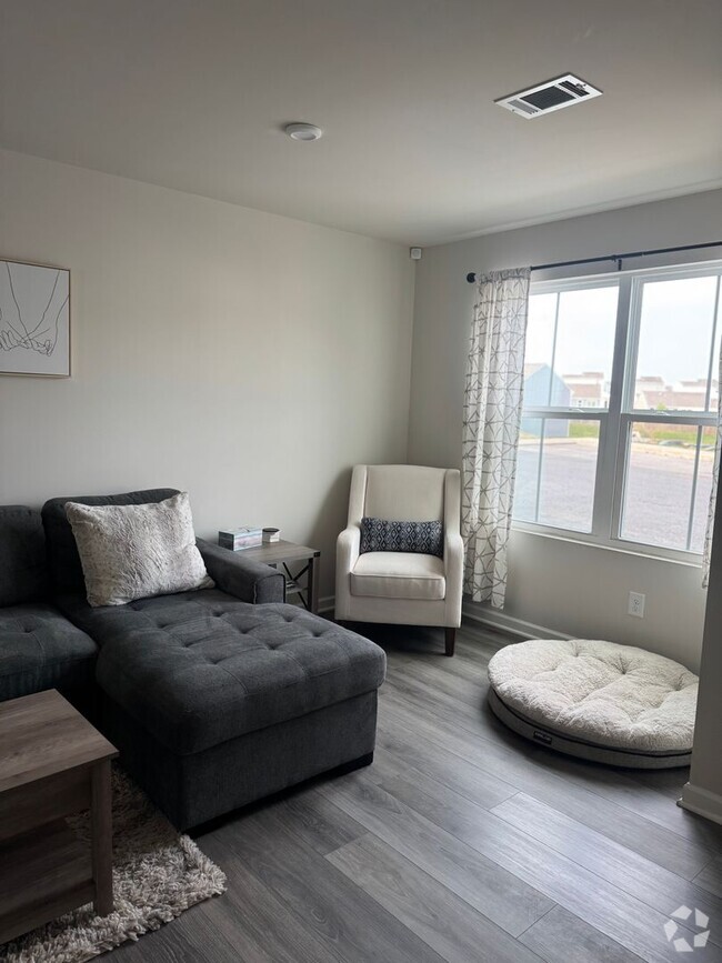 Building Photo - Furnished or Unfurnished Townhome