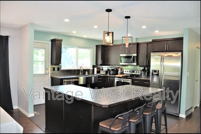 Photo - 4279 Lakeshore Rd