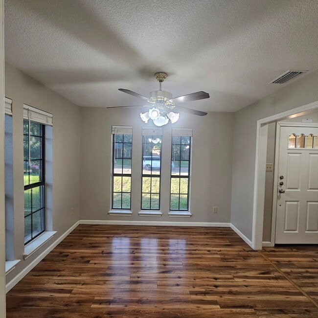 Photo - 1402 Sheppard Ln