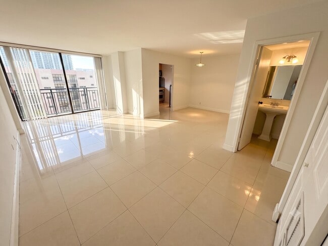 Photo - 17021 N Bay Rd Unit Apt 921
