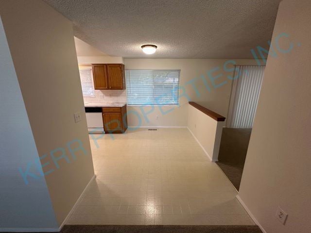 Photo - 2530 NE Hale Ave