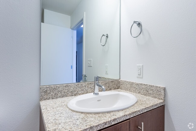 Studio, 1BA - 431 SF - Division Street Lofts