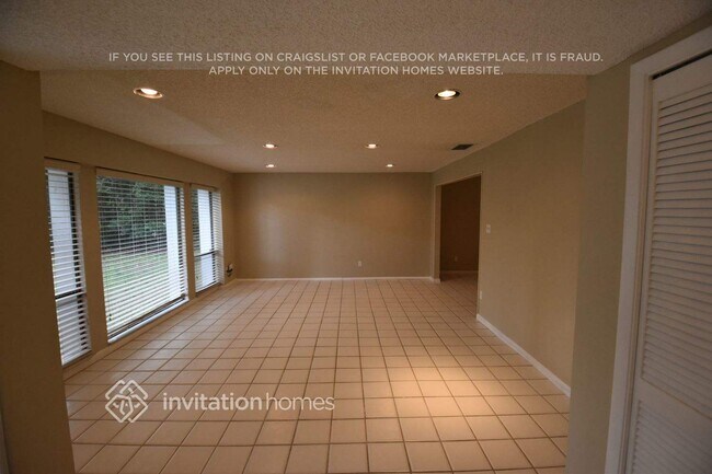 Photo - 204 W Ridgewood Ct